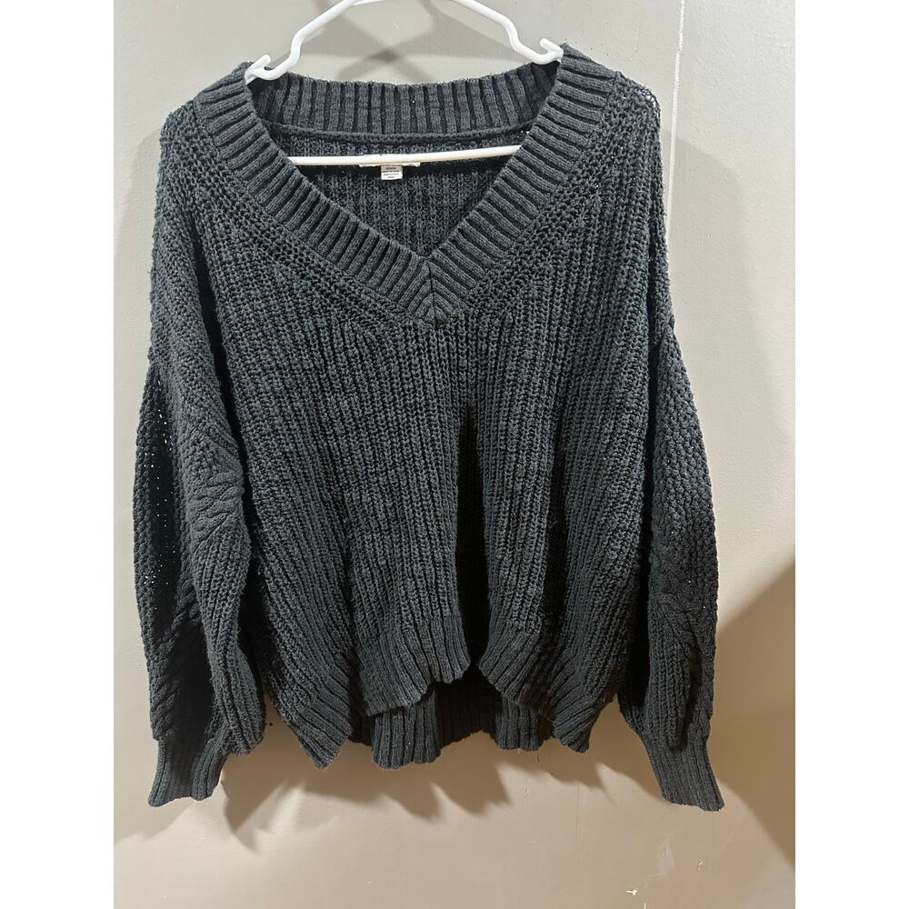 Medium American Eagle grey knit sweater